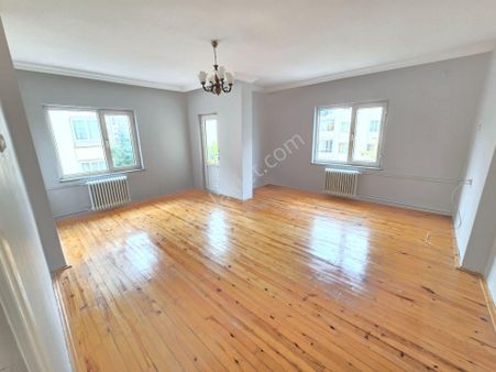 Üçgöz Mah. Merkeze Yakın 3+1 Arakat Güney Cephe Satılık Daire