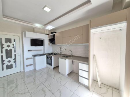 İşyapar Gayrimenkul’den Selehaddin Eyyubi Mah. Site İçerisinde 2+1 Ara Kat Ve Masrafsız Daire