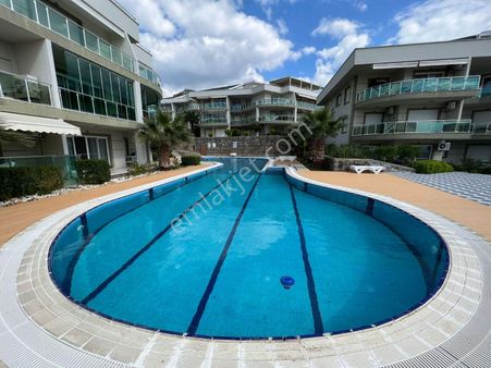 Kuşadası Marina Bölgesi Bahçe Kullanımına Sahip 3+1