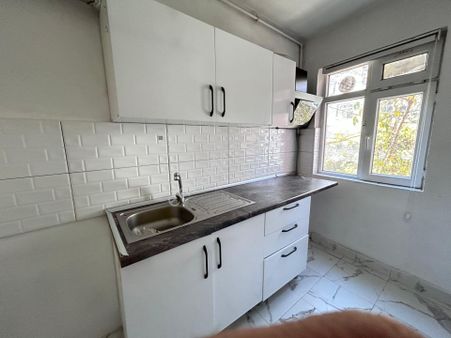 Aydınlıkevler Merkezi Lokasyonda Yatırımlık 2+1 Satılık Daire