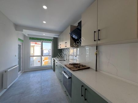 Kızıltoprakta Çift Banyolu Katta Sıfır 2+1 Ler