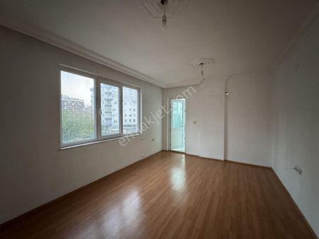 Kızıltoprakta Arakatta Her Şeyi Ayrı Fırsat 1+1 Daire