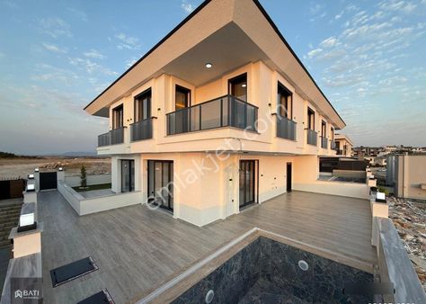 Didim Hisar Mahallesinde Panoromik Deniz Mazaralı Satılık Villa