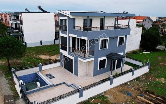 Didim Efeler Mh Satılık Havuzlu Ve Bahçeli Ayrı Mutfak Sıfır Villa