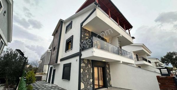 Didim Hisar Mahallesinde Satılık 4+1 Deniz Manzaralı Villa