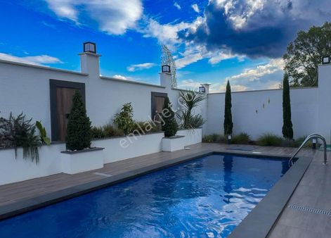 Termal Akköy'de Müstakil Havuzlu Deniz Manzaralı Satılık Villa