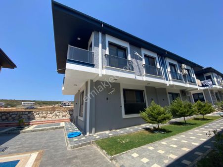 Didim Efeler'de Satılık 3+1 Site İçerisinde Havuzlu,bahçeli Villa