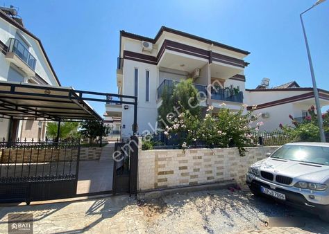 Didim Altınkum'da Geniş Havuzlu Müstakil Satılık Villa