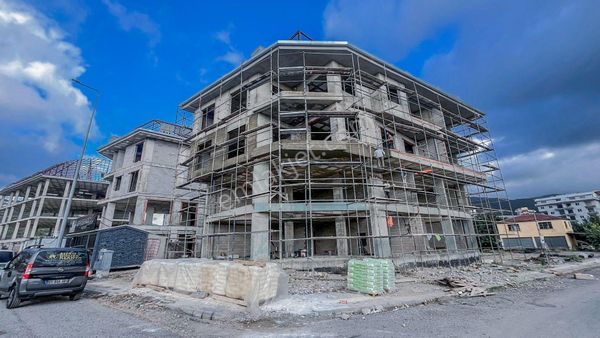 Alanya Demirtaş Merkezde Satılık 197 M2 2 Katlı Köşe Dükkan