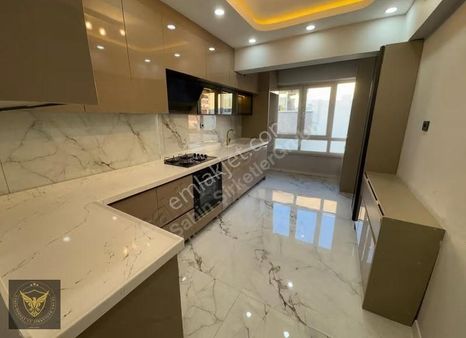 Metrobüse Yürüme Mesafesinde Geniş M2'li Fırsat 2+1 Dairemiz