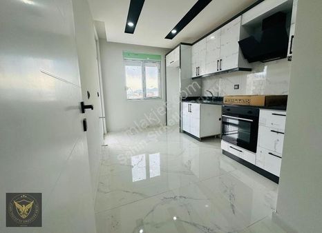 Beylikdüzü Merkez'de Metrobüse Yakın Ayrı Mutfaklı 1+1 Dairemiz.