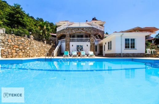 Fethiye Yeşilüzümlüde Havuzlu Bahçeli 4+1 Kiralık Villa | Tekce