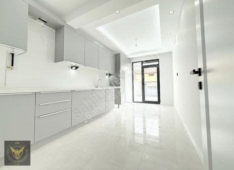 Beylikdüzü Merkez'de Metrobüse Yakın Oturuma Hazır 2+1 Dairemiz.