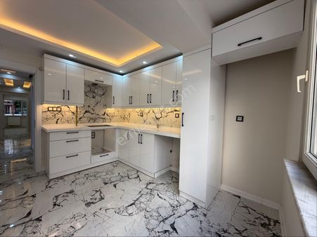 Emlak Center'dan Saruhan Mah Satılık 3+1 Büyük Bahçeli Daire