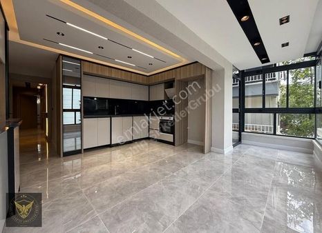 Beylikdüzü'nde Emsalsiz Özel Tasarımlı 2+1 Ultra Geniş Dairemiz