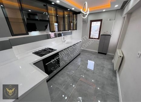 Beylikdüzü'nde Metrobüse Komşu 2+1 Özel Tasarımlı Dairemiz...