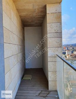 Maltepe'de Site İçerisinde Şehir Manzaralı Daire | Tekce