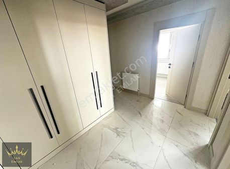 Şah'tan Menderes Mah'de Giriş Kat 3+1 Giyinme Odalı Geniş Daire