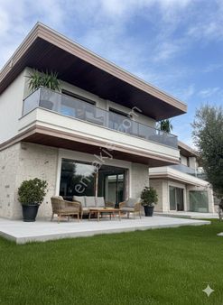 Ayvalık Sarımsaklı’da Zeytin Ağaçları Arasında Huzurlu, Havuzlu, Müstakil Villa