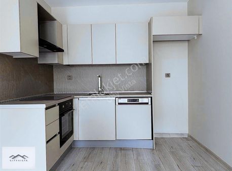 Meydan Ardıçlı Sitesin'de Kiralık 1+1 Geniş Ve Balkonlu Daire