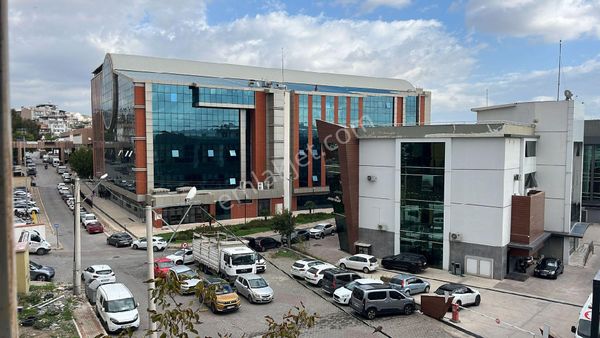 Karabağlar Belediyesi Yanında