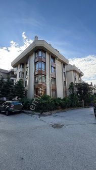 Acıbadem 'de Merkezi Konumda Asansörlü 4+1 Satılık Daire