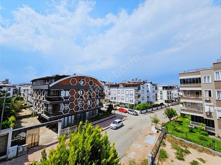 Güzeloba'da Caddeye 2. Parsel 3+1 Satılık Dubleks Daire