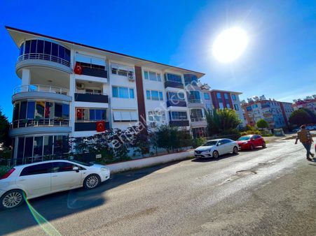 Yetki Cadde'de Altınkum'da Kiralık Çift Balkon Ayrı Mutfak 2+1