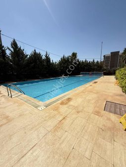 Altıntaşda Site İçerisinde Çok Geniş 3+1 Ayrı Mutfaklı Daire