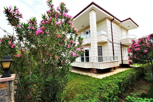 💥edremit Güre'de 300 M2 Arsa İçerisinde Tam Bağımsız Denize Yakın Kaçmaz Fırsat 3+1 Müstakil Villa