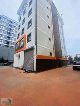 Necip Emlaktan Cadde Ye Yakın Satılık 2+1