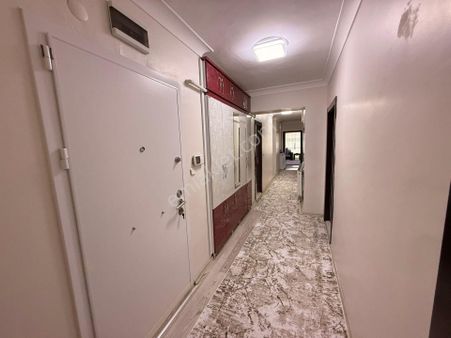 Dnc İldenizden Cadde Üzerinde Kat Konumunda 3+1 Yüksek Giriş