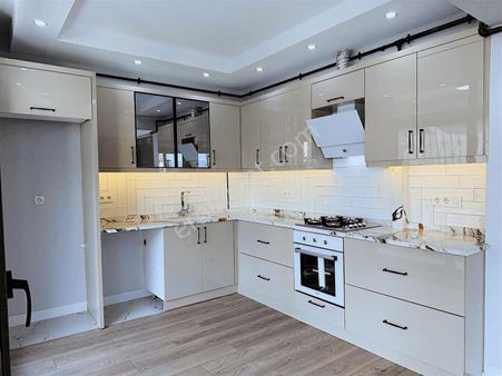 Metro Yakını Arakat Köşe Karanlık Odası Olmayan Full Tadilatlı