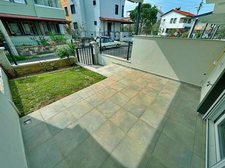 Uytundan Burhaniye İskelede Denize 100 Metre Bahçeli 2+1 Daire