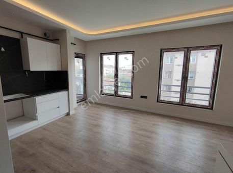 Çiftlikköy Sahilde Caddeye Cephe Sıfır 4+1 Dubleks Daire