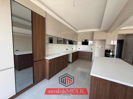 Emlakmülk'ten 3+1 Yapılı Lüks Villa!!