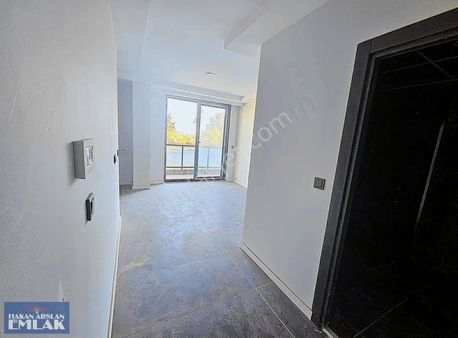 Havuza Adım Mesafesinde Geniş Peyzajlı Satılık Giriş Daire