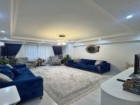 Cadde34'den Üçevler Pazaryolunun Dibinde 3+1 Geniş Full Dekorlu Krediye Uygun Satılık Arakat Daire