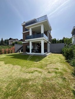 Maşukiye'de Göl Manzaralı En Güzel Konum Satılık Tripleks Villa