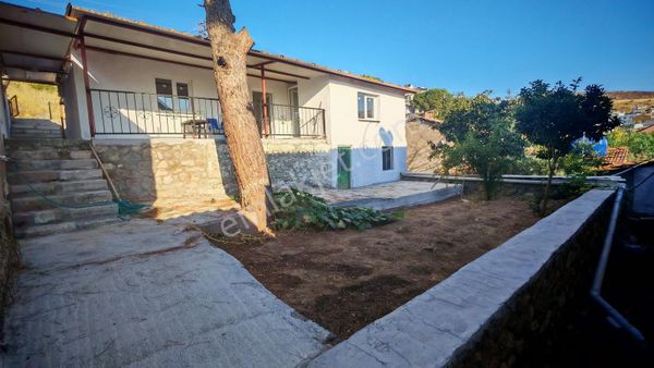 Dikili Güven Emlak'tan İsmetpaşa'da Satılık 2+1 Müstakil Köy Evi