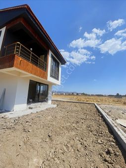 Güven Emlak'tan Salihleraltı Mahallesinde Acil Satılık 4+1 Villa