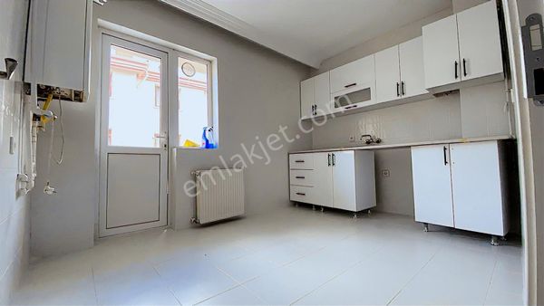 Cadde Üzeri 2.kat Benzersiz Fiyatla Fırsat Satılık 3+1 Daire