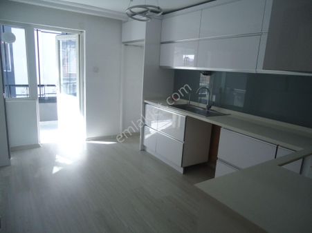 Krc'den Merkezi Konumda Katta Full Yapılı Kiralık 3+1 Daire