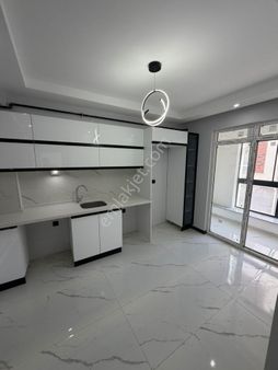 Çamlıca Mahallesinde Ebeveyn Banyolu 3+1 Satılık Daire