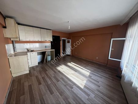 Naz Emlaktan Uncular Caddesinde Stüdyo Daire