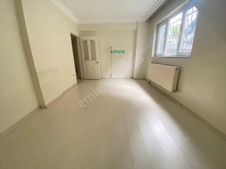 Gaziosmanpaşa Çarşamba Pazarı Altında Bilgin Sokakta Kiralık 90m2 2+1 Bahçe Katı Daire