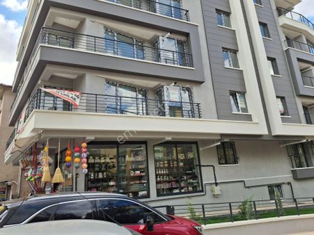 Aydınlıkevlerde Gizem Emlak'tan 2+1 Katta Sıfır Asansörlü