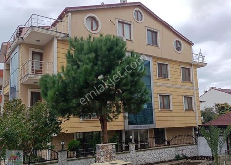 Körfez Atalar Mahallesinde 4 Daire Kiracılı Komple Satılık Bina