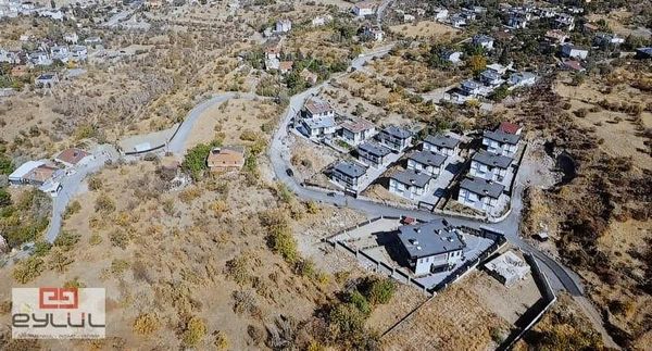 Becende Satılık Köşe Başı Temiz Villa Parseli