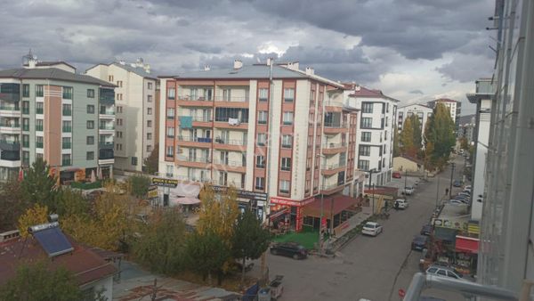 Damla Emlaktan Numune Hastanesi Karşısı Kiralık 2+1 Temiz Daire